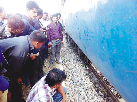 Nervous passengers from voice, Rukwai Udyogkrmi train
