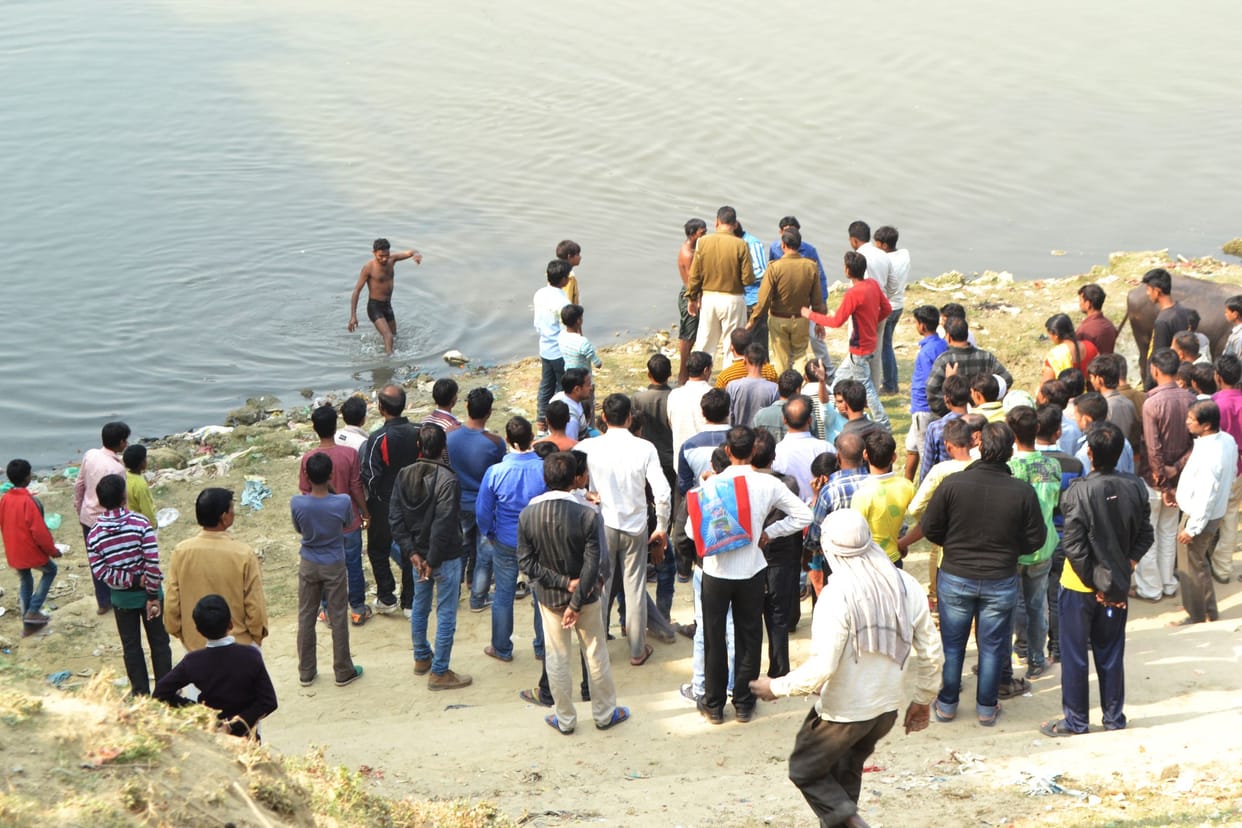 Married Grra jumped from the bridge into the river, found dead under a highway bridge