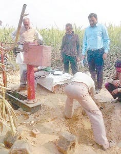 taul lipik ne jameem mein gaad diye baat