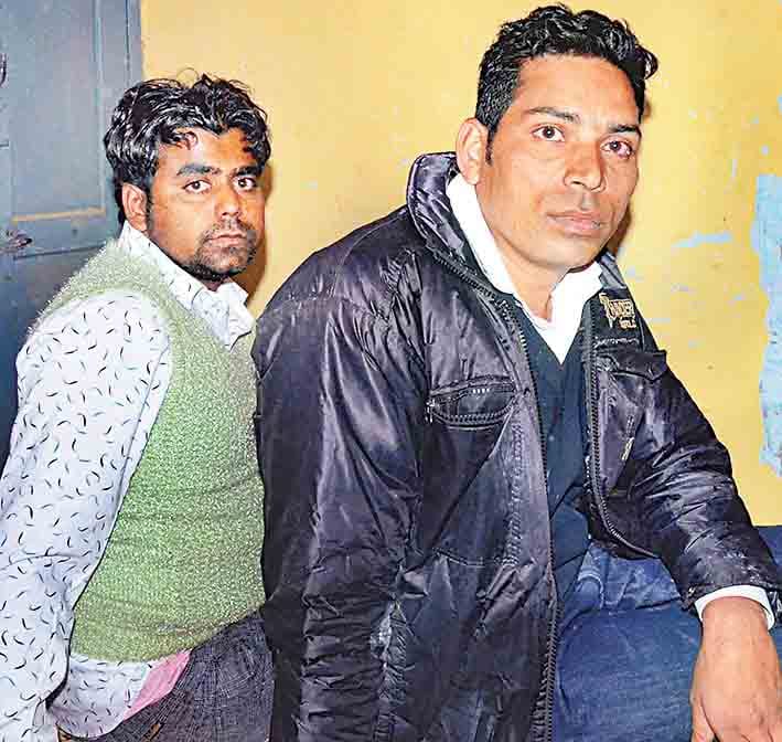 aaykr afsar bnkar vasooli karte to girftaar