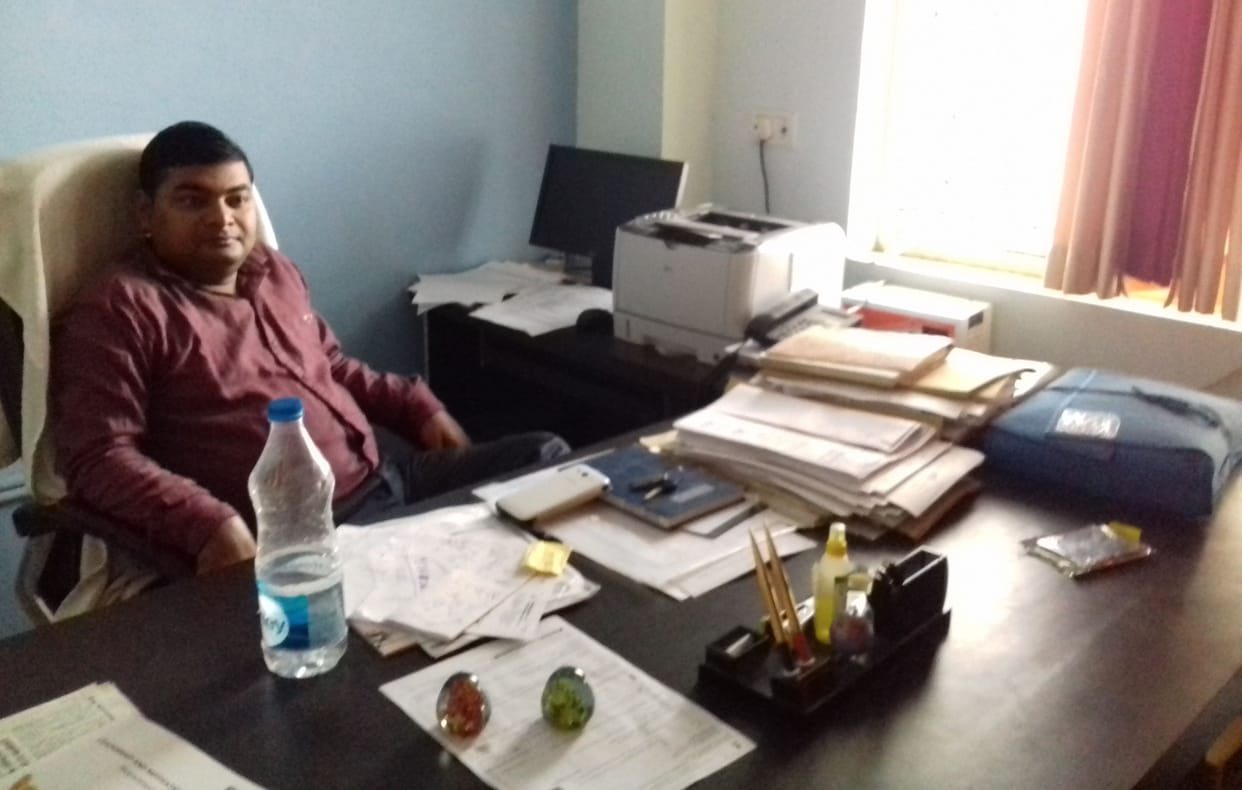 Collector's attitude in the dark four departments