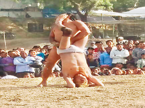 Kanpur Sanvir won by wrestling