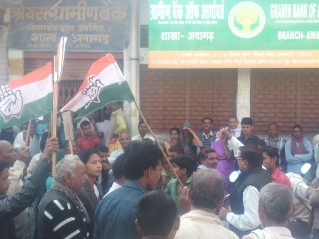 Congressmen against Notbandi pulled procession