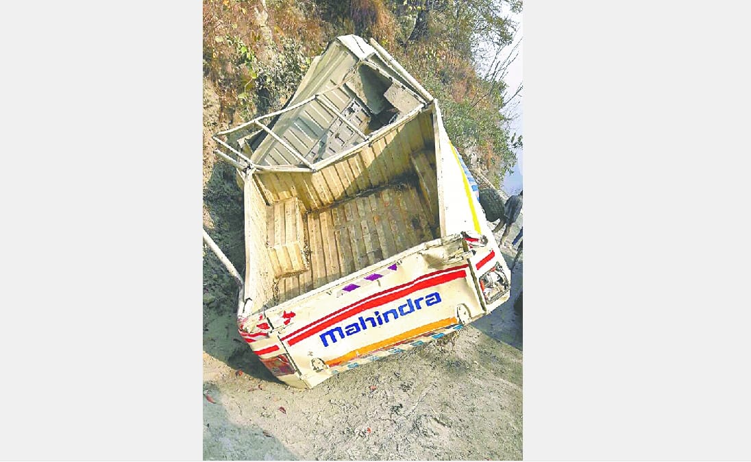three killis in Vehicle fell into a ditch