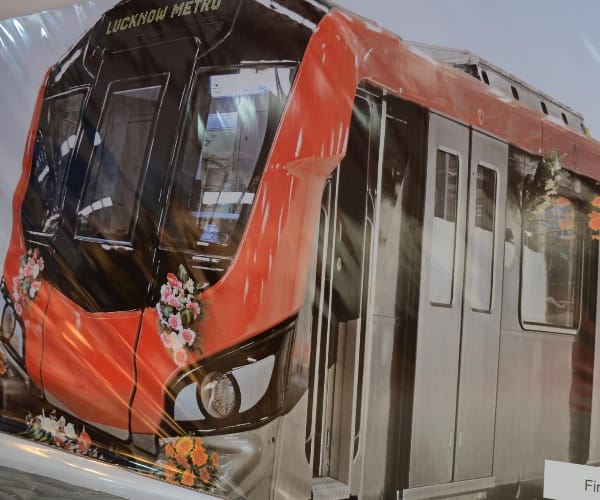 lucknow metro in Lucknow mahotsav.