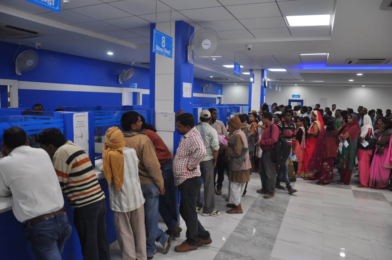 Speaking machines with staff in future banks will help in your transactions