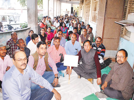 strike in sehkari bank, workers strike