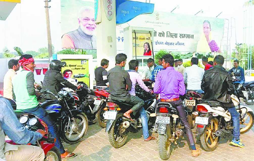 There was plenty of currency at petrol pumps 