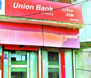 ATMs were closed, people wandered for money