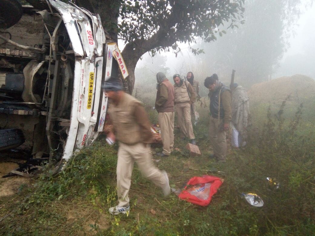 bus pickup accident near gonda