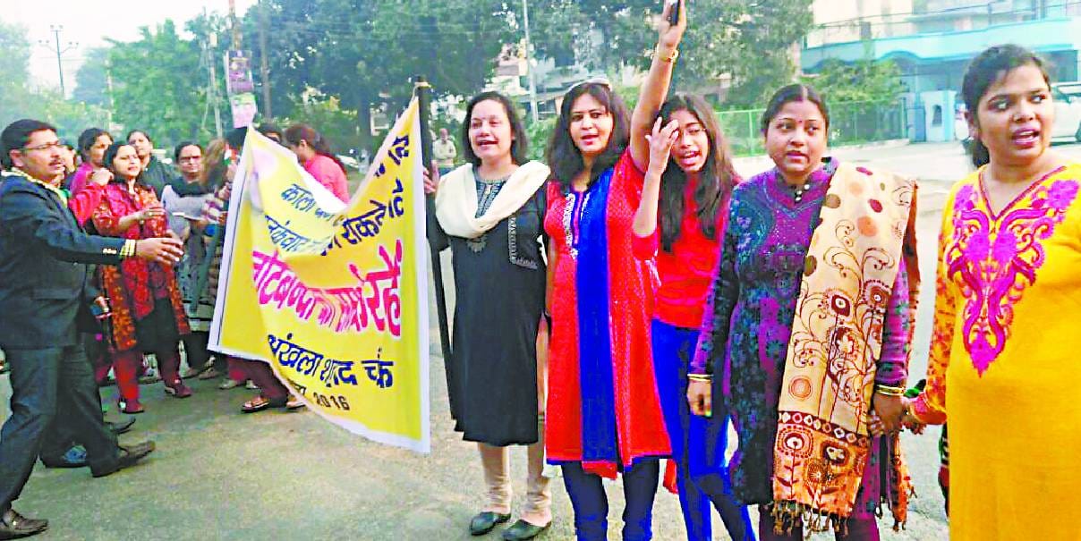 Congress opposes Notbandi on blocks