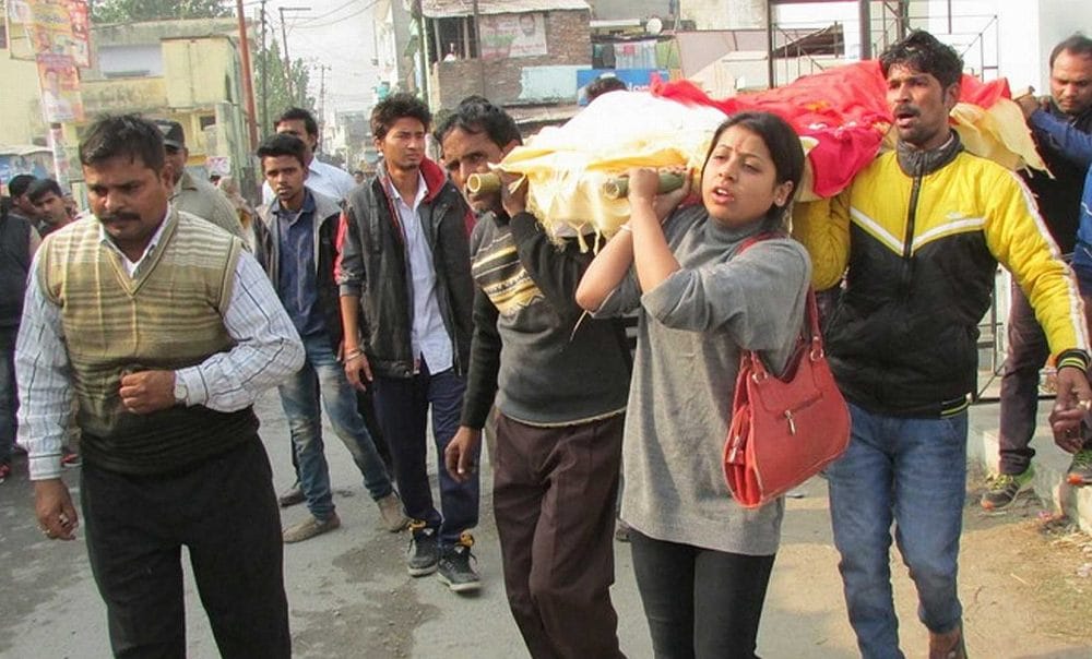 daughter cremated mother dead body