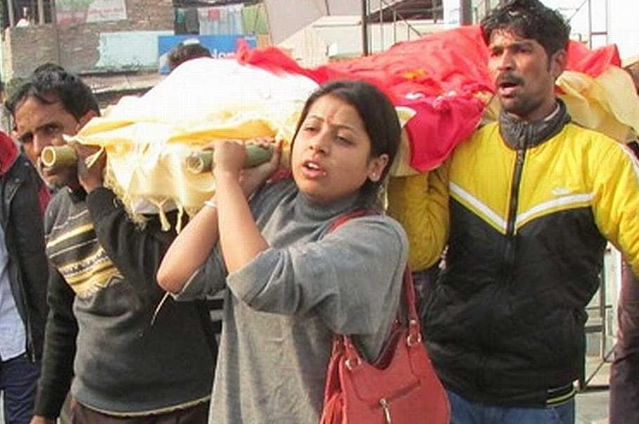 daughter cremated mother dead body