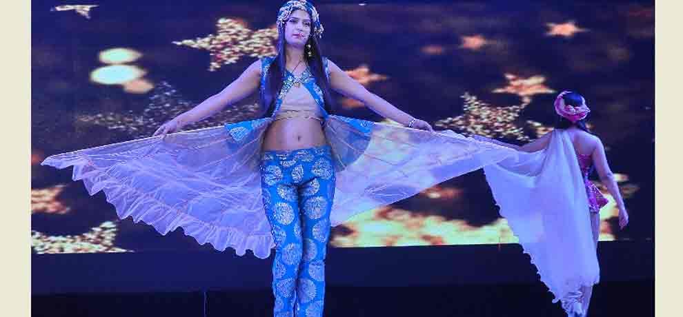 fashion show in jawahar lal nehru stedium bu girl students