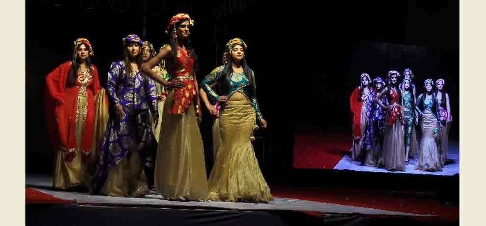 fashion show in jawahar lal nehru stedium bu girl students