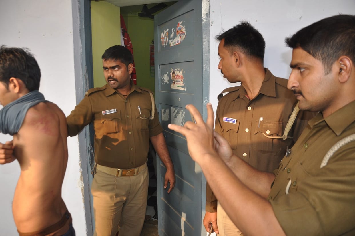 Firing at university's Sant Kabeer hostle, two injured