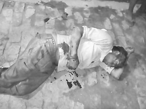 young man fell down from roof due to police fear