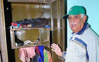 loot in retired cms house in lucknow