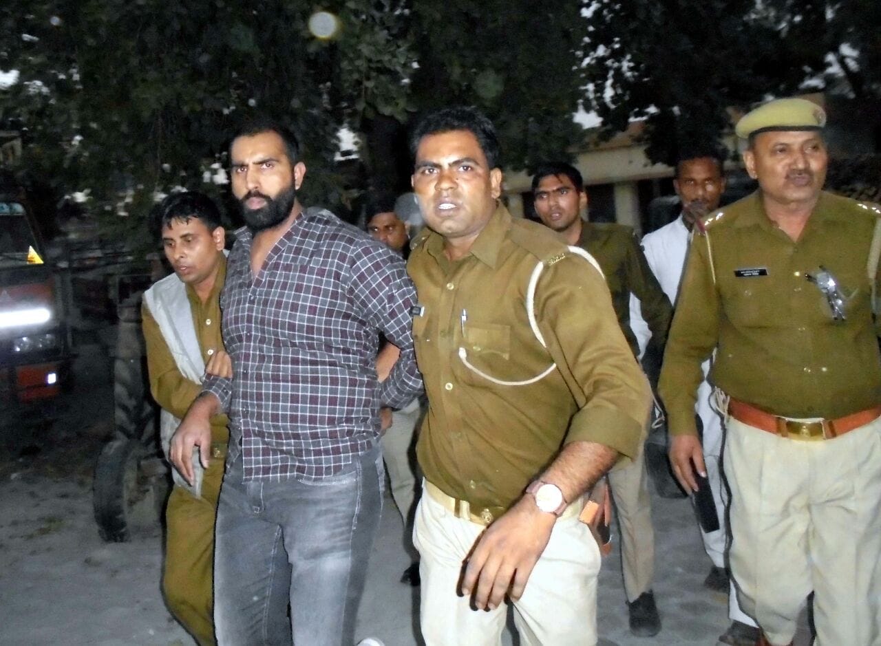 आतंकियों को भगाने वाला गिरफ्तार