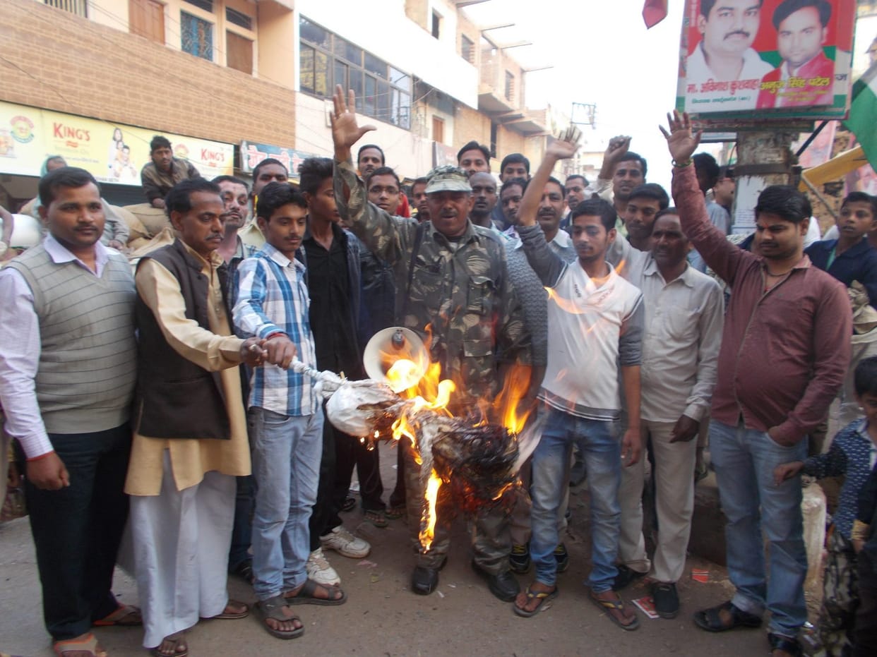 Burned an effigy of Pakistan in sonebhadra