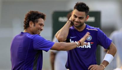 what happened when god of cricket sachin offers drink to kohli