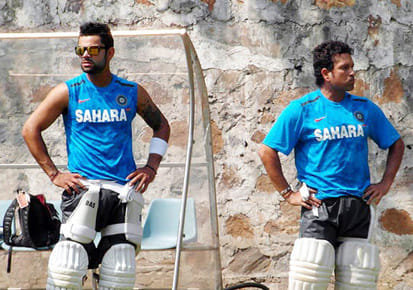 what happened when god of cricket sachin offers drink to kohli