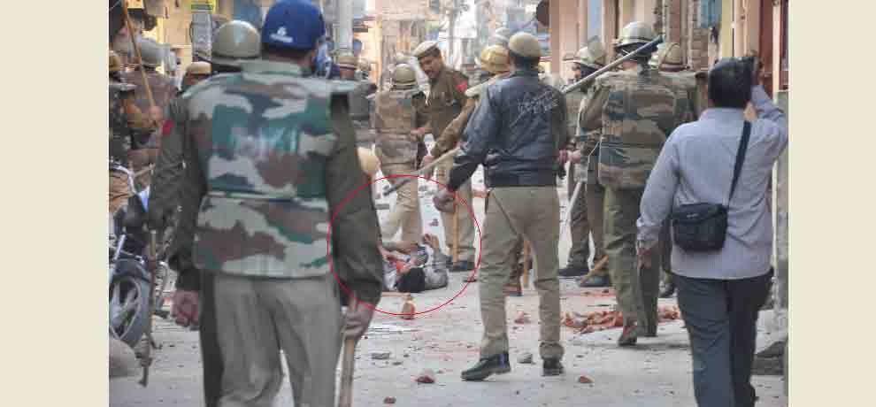stone pelting on police after furor over ambedkar statue removing