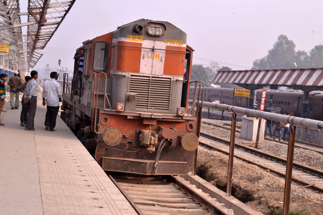 Woman Caught between the train platform, avoiding ejected out