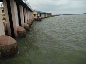Filled dam, yet dry farm