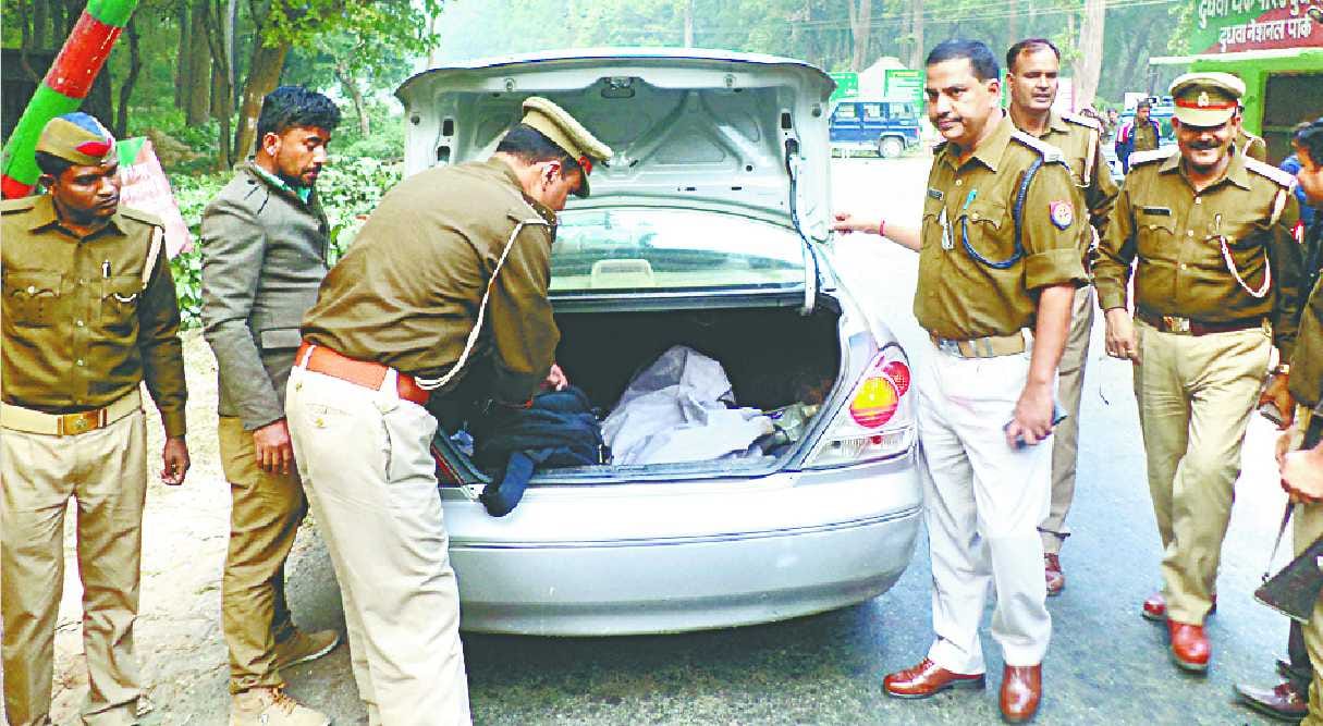 Nepal checking vehicles at the border