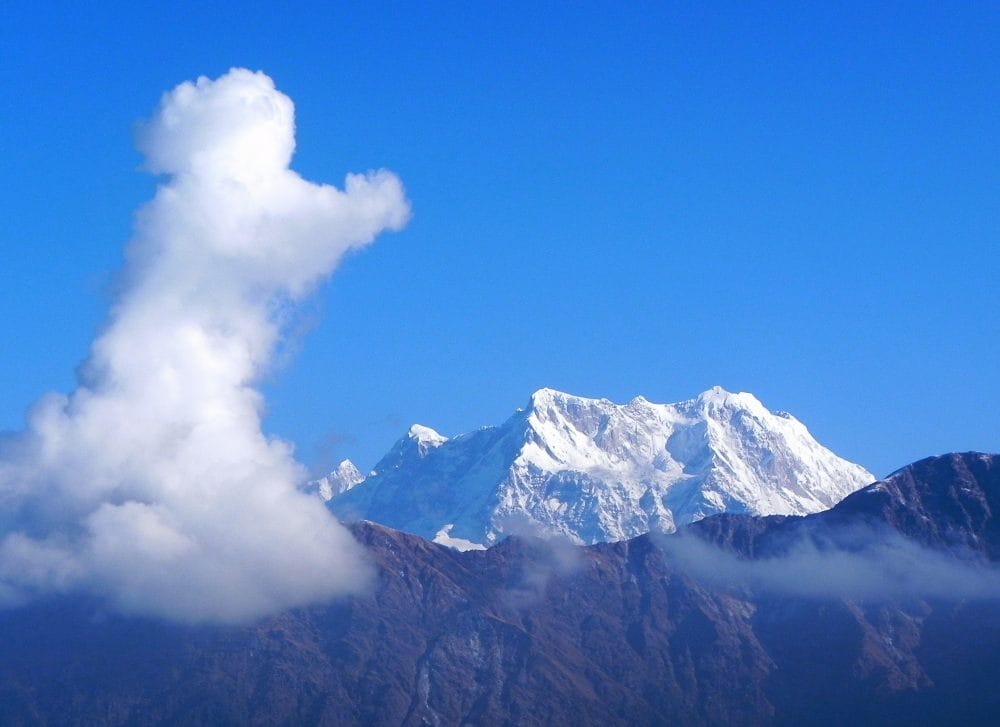 beauty of chaukhamba mountain in uttarakhand
