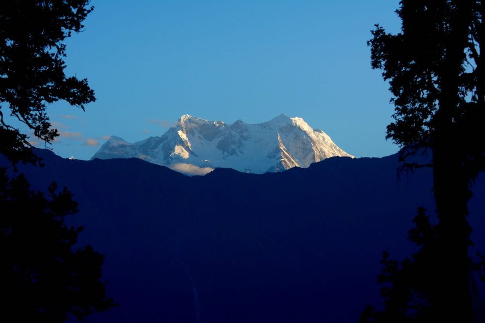 beauty of chaukhamba mountain in uttarakhand