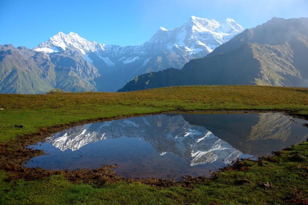 beauty of chaukhamba mountain in uttarakhand