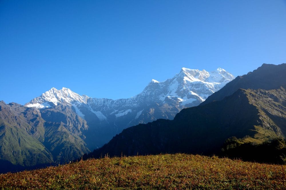 beauty of chaukhamba mountain in uttarakhand