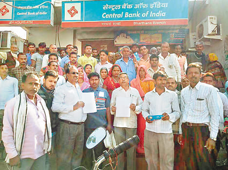 consumer becomes angry due to no cash