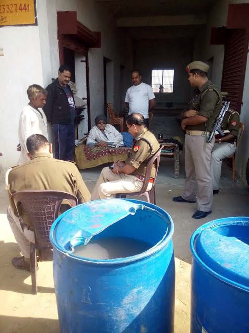 Rs 12 hotel workers killed in brawl