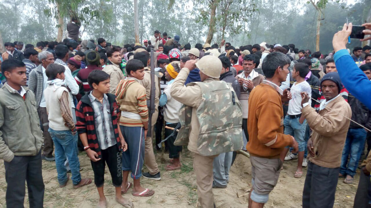 Farmers irrigate farmland are made tiger bite 