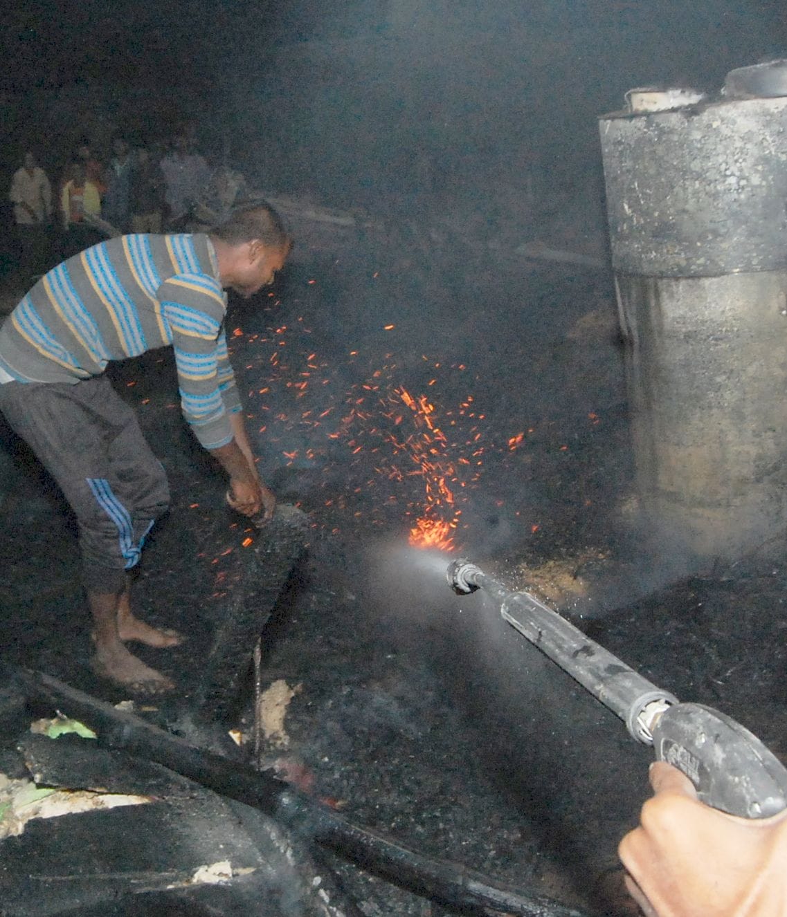 death of child in fire many home ashes at kanpur