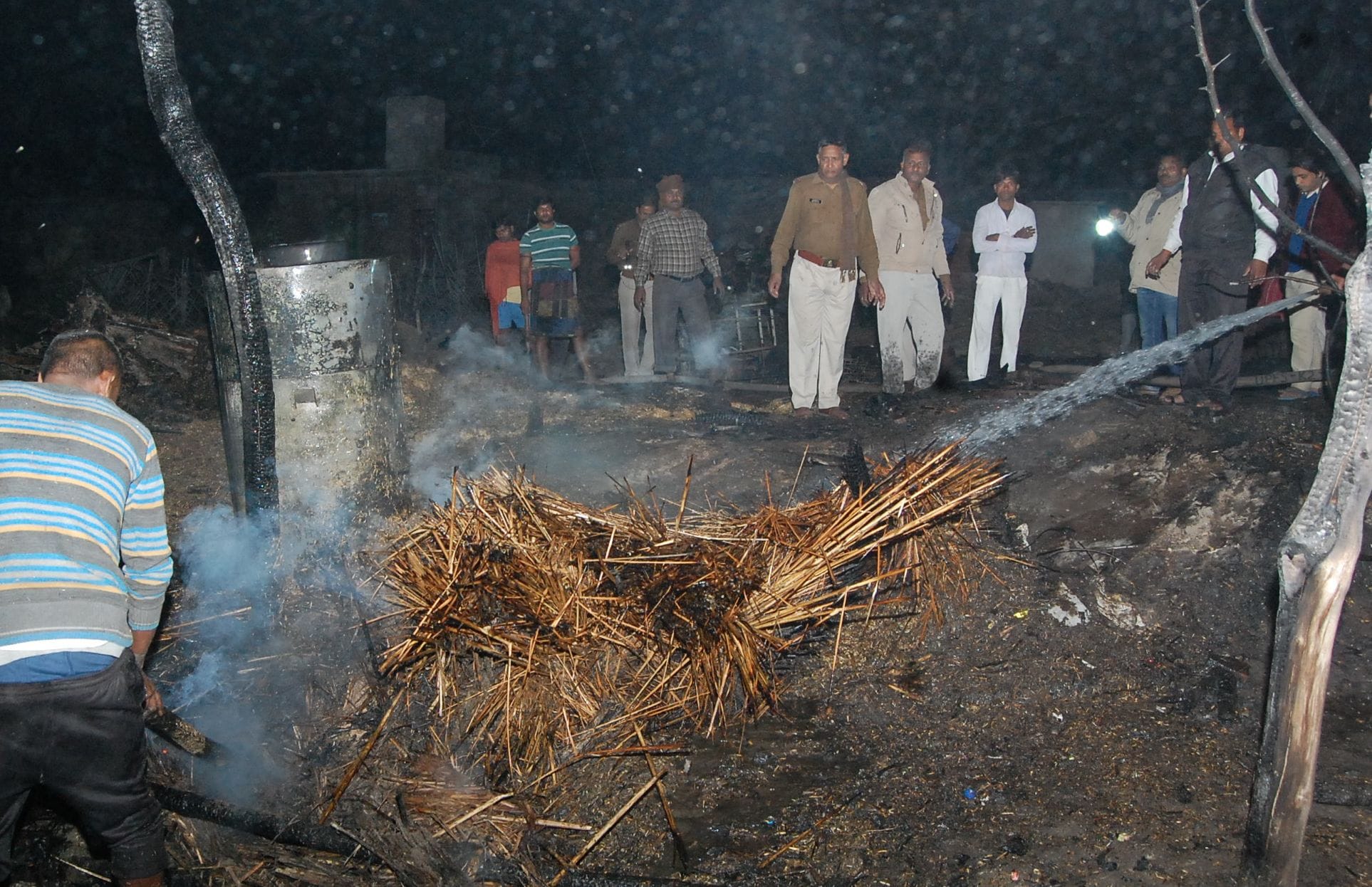 death of child in fire many home ashes at kanpur