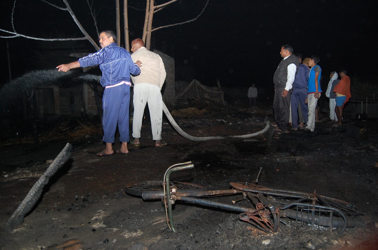 death of child in fire many home ashes at kanpur