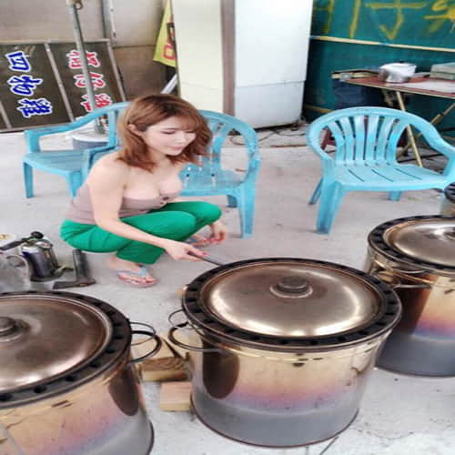 model does a roaring trade selling street food in bikinis