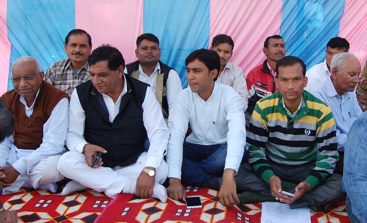 Kusharwat began picketing on pier