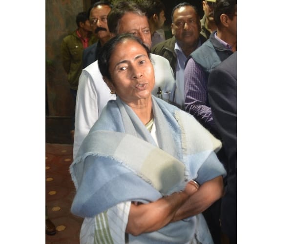 mamata banerjee targets PM Modi on currency ban.