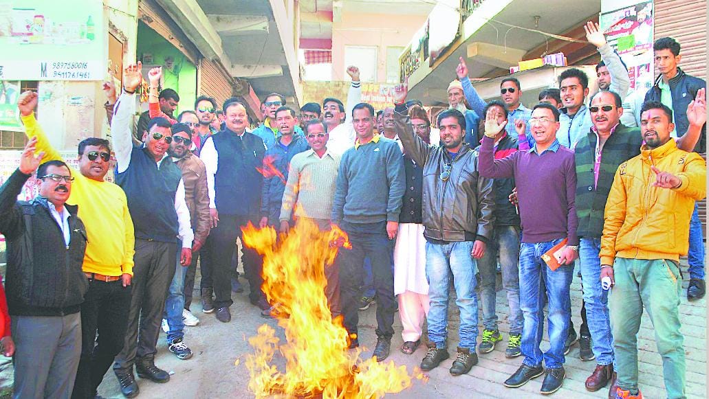 Notbandi Congress PM's effigy burnt