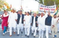 fatehabad, flop , congress, workers beaten young boys,  fatehabad,  harayana
