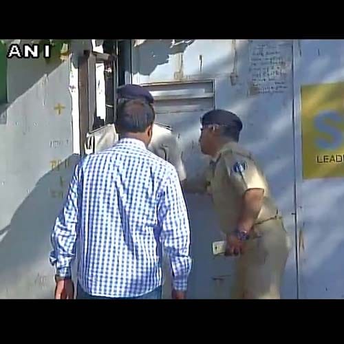 bba student and her step sister after they looted 14 kg gold in ahmedabad 