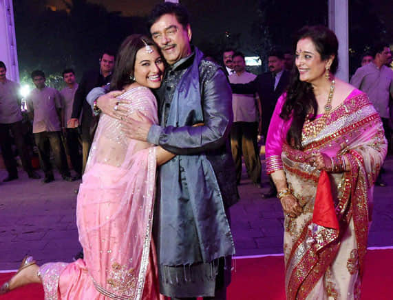Shatrughan Sinha unhappy with Sonakshi-Bunty Sachdev's friendship ?