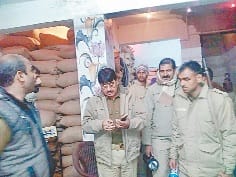 chhape mein ration ka stock pakda