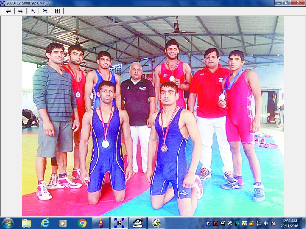  Junior State Wrestling wrestlers in the arena showed Cpruli own