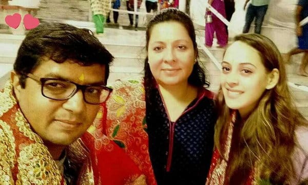 Yuvraj and Hazel Mehandi and reception, grand wedding tomorrow